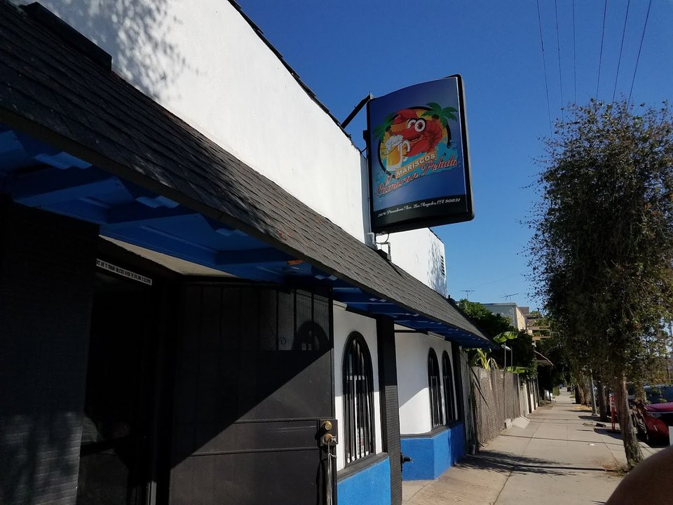 Front view of a Mexican restaurant in Los Angeles.